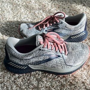 Brooks Adrenaline 21 women’s running shoes size 8